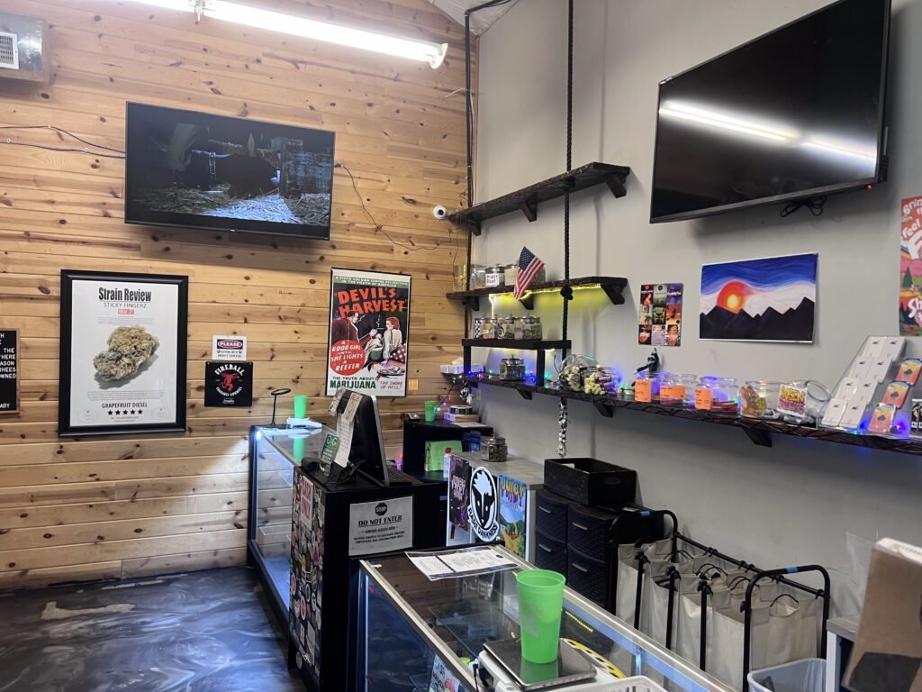 Dispensary Elyria-Swansea Neighborhood - Sticky Fingerz. Sticky fingers